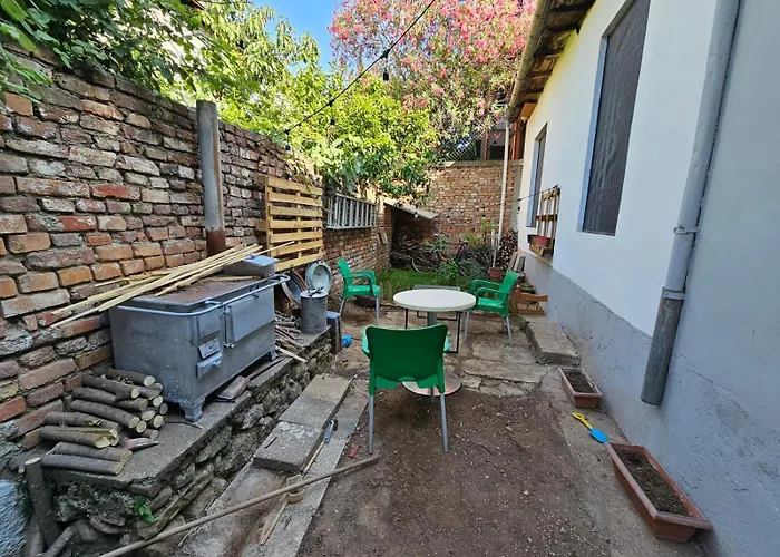 Lemon House Hostel *