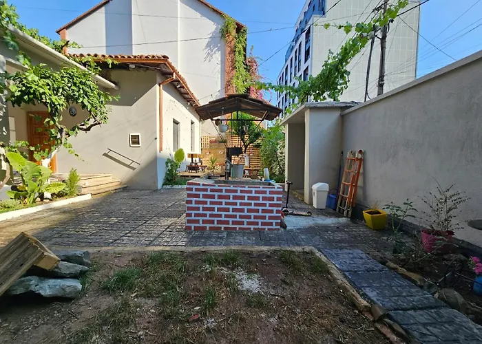 Lemon House Hostel Tirana