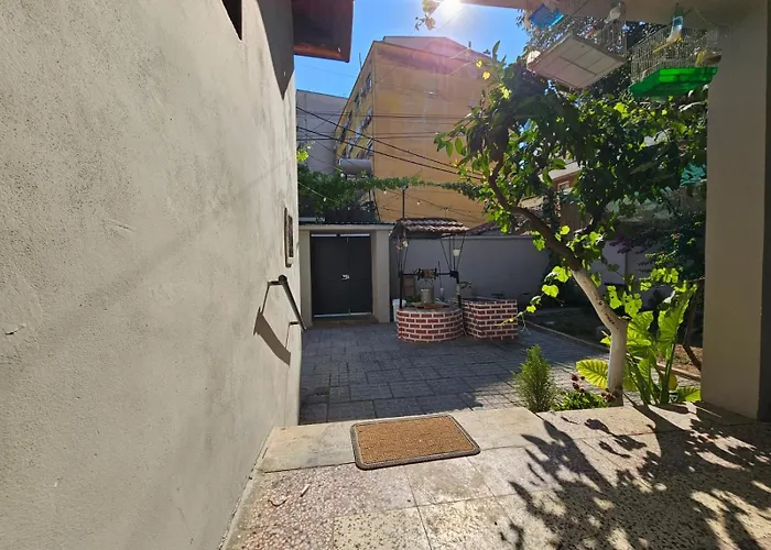 Lemon House Hostel *