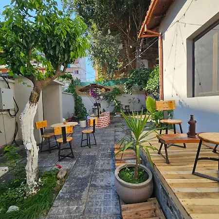 Lemon House 旅馆 地拉那