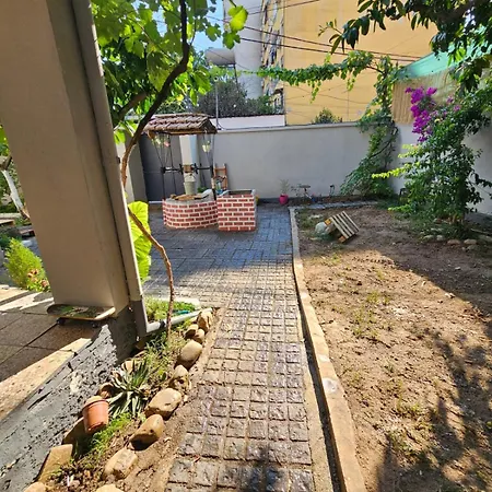 Lemon House Хостел Тирана
