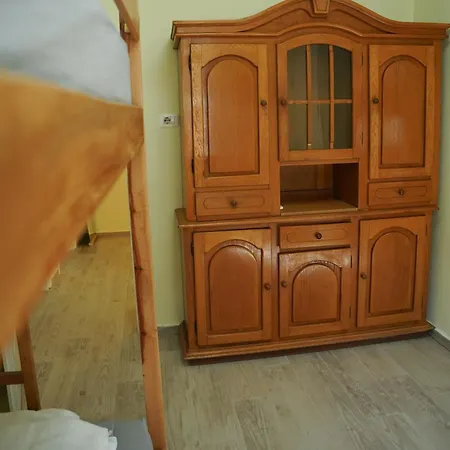 Lemon House Hostel *