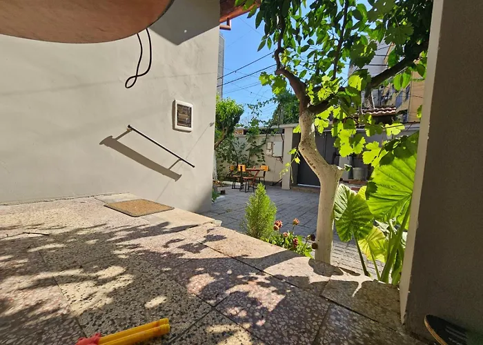 Lemon House Hostel Tirana