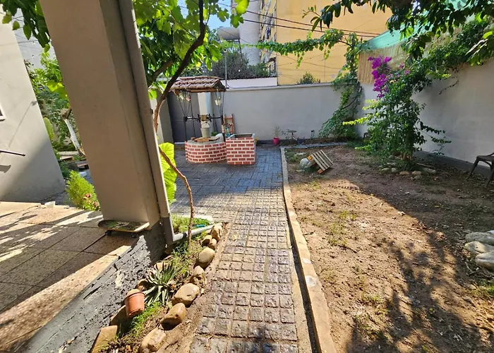 Lemon House Hostel Tirana